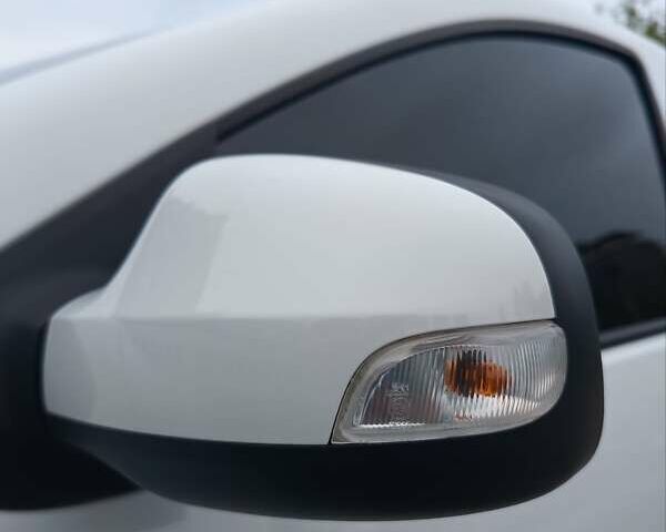 Белый Рено Сандеро, объемом двигателя 1 л и пробегом 57 тыс. км за 7000 $, фото 46 на Automoto.ua