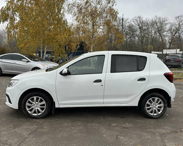 Белый Рено Сандеро, объемом двигателя 0 л и пробегом 51 тыс. км за 8000 $, фото 2 на Automoto.ua