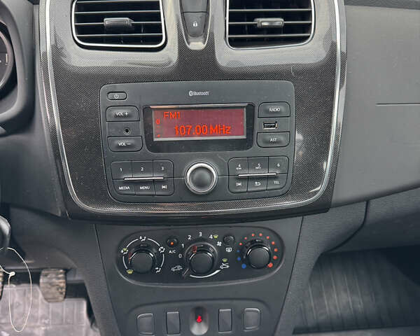 Білий Рено Сандеро, об'ємом двигуна 1 л та пробігом 36 тис. км за 9300 $, фото 37 на Automoto.ua