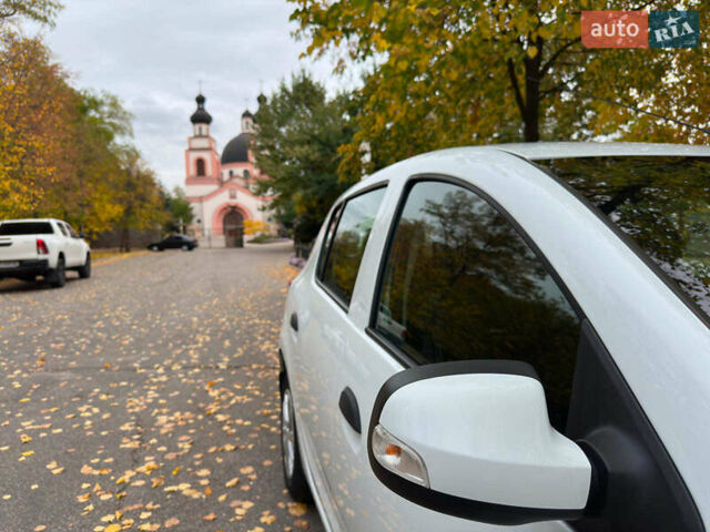 Рено Сандеро 2021 в Запорожье на Automoto.ua Белый Рено Сандеро, объемом двигателя 1 л и пробегом 99 тыс. км за 7999 $, фото 11 на Automoto.ua