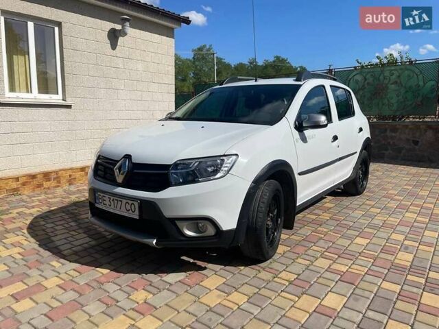 Рено Сандеро 2021 в Кривом Озере на Automoto.ua Белый Рено Сандеро, объемом двигателя 0.9 л и пробегом 64 тыс. км за 10000 $, фото 4 на Automoto.ua