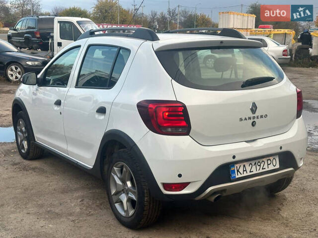 Белый Рено Сандеро, объемом двигателя 0.9 л и пробегом 101 тыс. км за 9550 $, фото 7 на Automoto.ua