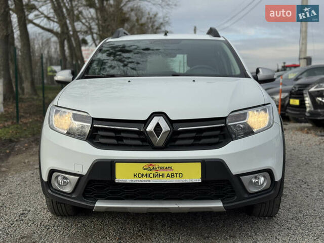 Белый Рено Сандеро, объемом двигателя 0.9 л и пробегом 65 тыс. км за 10000 $, фото 2 на Automoto.ua