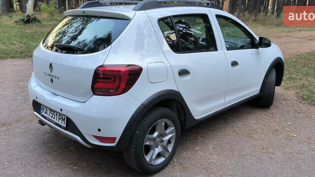 Белый Рено Сандеро, объемом двигателя 0.9 л и пробегом 52 тыс. км за 10999 $, фото 6 на Automoto.ua