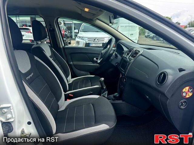 Белый Рено Сандеро, объемом двигателя 1.5 л и пробегом 34 тыс. км за 12500 $, фото 11 на Automoto.ua