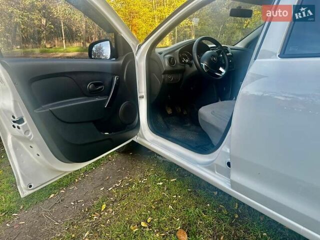 Білий Рено Сандеро, об'ємом двигуна 0.9 л та пробігом 53 тис. км за 9600 $, фото 6 на Automoto.ua