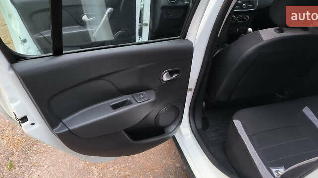 Белый Рено Сандеро, объемом двигателя 0.9 л и пробегом 52 тыс. км за 10999 $, фото 18 на Automoto.ua