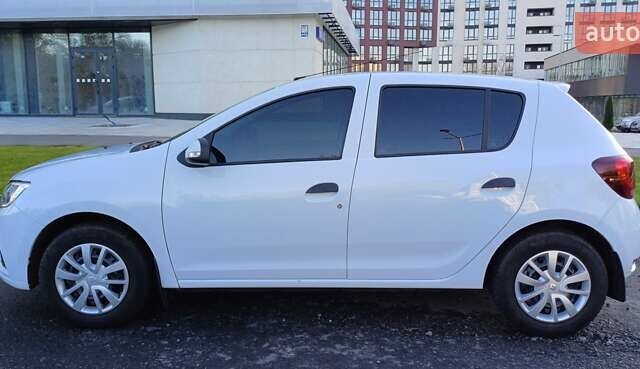 Белый Рено Сандеро, объемом двигателя 0.9 л и пробегом 45 тыс. км за 8300 $, фото 1 на Automoto.ua