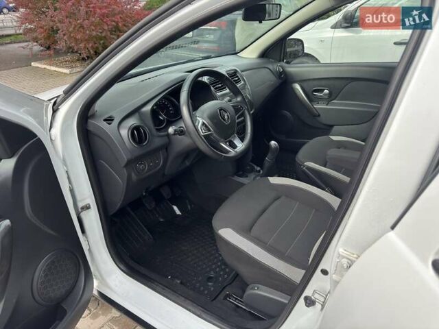 Белый Рено Сандеро, объемом двигателя 0.9 л и пробегом 68 тыс. км за 9400 $, фото 6 на Automoto.ua