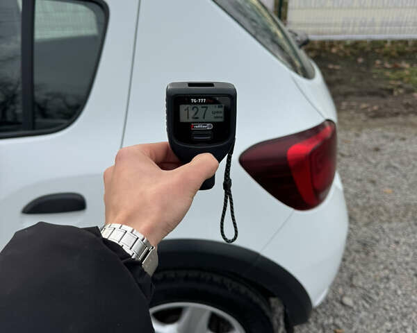 Белый Рено Сандеро, объемом двигателя 0.9 л и пробегом 65 тыс. км за 10000 $, фото 21 на Automoto.ua