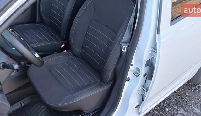 Белый Рено Сандеро, объемом двигателя 0.9 л и пробегом 45 тыс. км за 8300 $, фото 10 на Automoto.ua