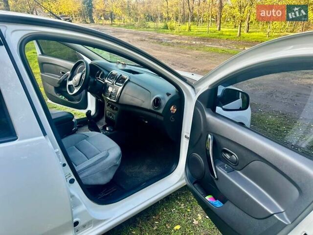 Білий Рено Сандеро, об'ємом двигуна 0.9 л та пробігом 53 тис. км за 9600 $, фото 8 на Automoto.ua