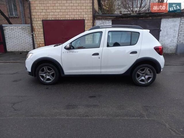 Белый Рено Сандеро, объемом двигателя 0.9 л и пробегом 50 тыс. км за 9999 $, фото 6 на Automoto.ua