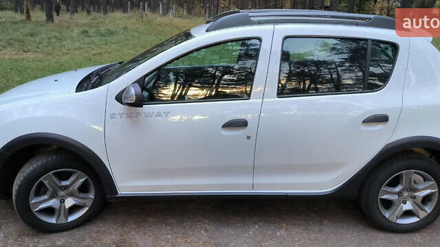 Белый Рено Сандеро, объемом двигателя 0.9 л и пробегом 52 тыс. км за 10999 $, фото 3 на Automoto.ua