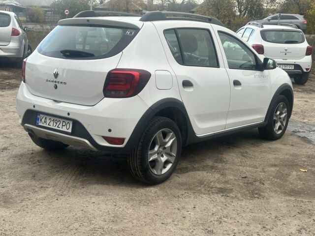 Белый Рено Сандеро, объемом двигателя 0.9 л и пробегом 100 тыс. км за 8999 $, фото 3 на Automoto.ua