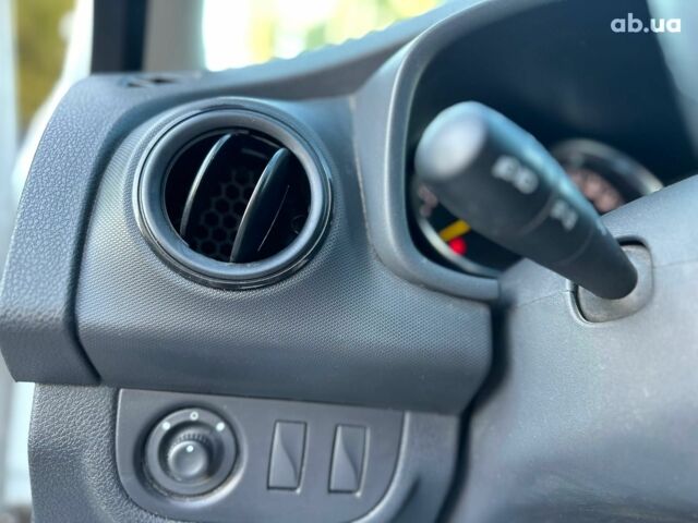 Рено Сандеро 2021 в Запорожье на Automoto.ua Белый Рено Сандеро, объемом двигателя 1 л и пробегом 98 тыс. км за 8890 $, фото 27 на Automoto.ua