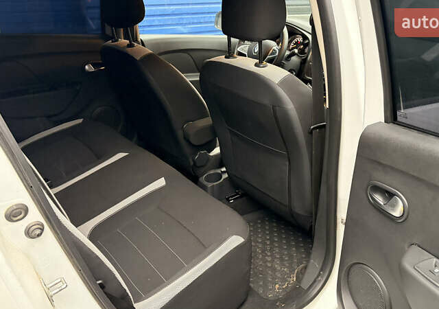 Білий Рено Сандеро, об'ємом двигуна 1.46 л та пробігом 17 тис. км за 13235 $, фото 7 на Automoto.ua