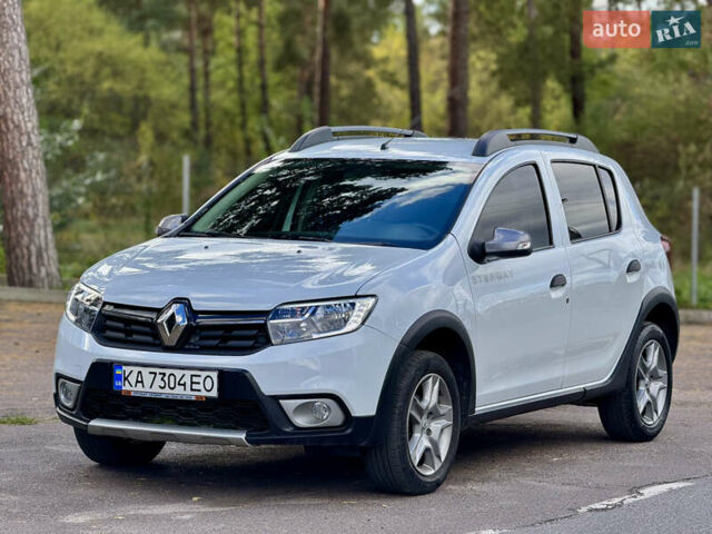 Белый Рено Сандеро, объемом двигателя 1.46 л и пробегом 75 тыс. км за 10800 $, фото 2 на Automoto.ua