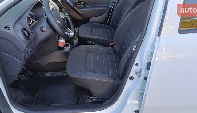 Белый Рено Сандеро, объемом двигателя 0.9 л и пробегом 45 тыс. км за 8300 $, фото 8 на Automoto.ua