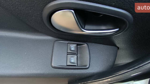 Белый Рено Сандеро, объемом двигателя 0.9 л и пробегом 52 тыс. км за 10999 $, фото 9 на Automoto.ua