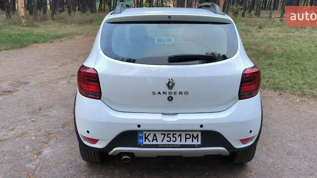 Белый Рено Сандеро, объемом двигателя 0.9 л и пробегом 52 тыс. км за 10999 $, фото 5 на Automoto.ua