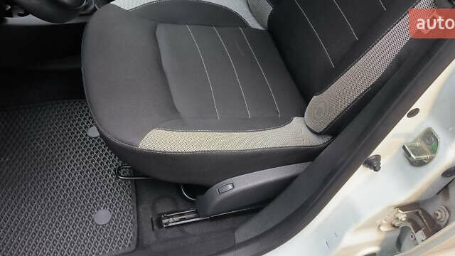 Белый Рено Сандеро, объемом двигателя 0.9 л и пробегом 52 тыс. км за 10999 $, фото 12 на Automoto.ua