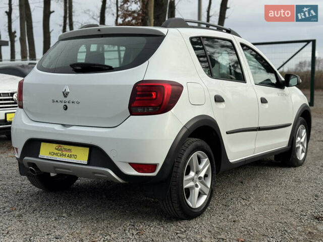 Белый Рено Сандеро, объемом двигателя 0.9 л и пробегом 65 тыс. км за 10000 $, фото 4 на Automoto.ua