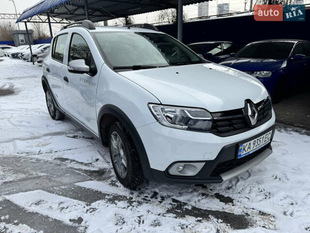 Белый Рено Сандеро, объемом двигателя 1.46 л и пробегом 89 тыс. км за 12048 $, фото 2 на Automoto.ua