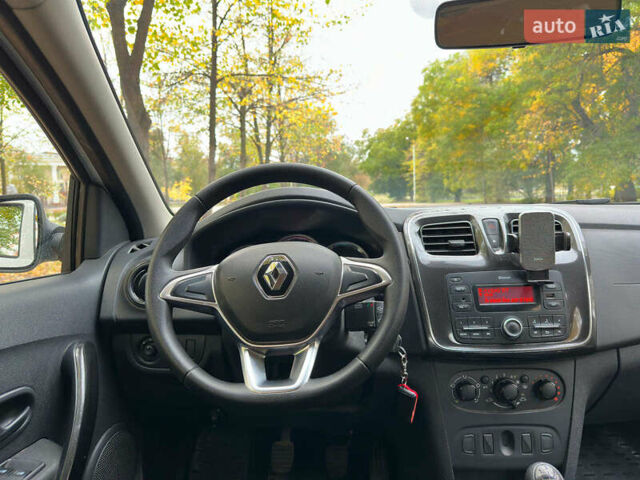 Рено Сандеро 2021 в Запорожье на Automoto.ua Белый Рено Сандеро, объемом двигателя 1 л и пробегом 99 тыс. км за 7999 $, фото 16 на Automoto.ua