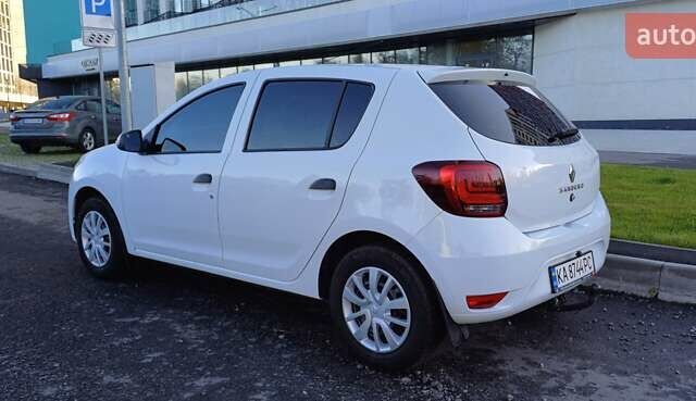 Белый Рено Сандеро, объемом двигателя 0.9 л и пробегом 45 тыс. км за 8300 $, фото 2 на Automoto.ua