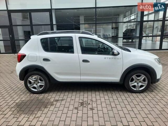 Белый Рено Сандеро, объемом двигателя 0.9 л и пробегом 108 тыс. км за 9999 $, фото 1 на Automoto.ua