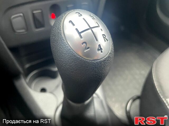 Белый Рено Сандеро, объемом двигателя 1.5 л и пробегом 37 тыс. км за 13500 $, фото 9 на Automoto.ua