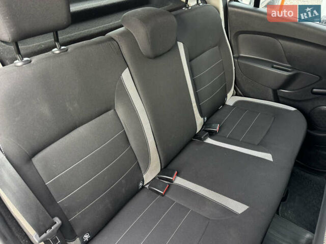 Белый Рено Сандеро, объемом двигателя 0.9 л и пробегом 65 тыс. км за 10000 $, фото 12 на Automoto.ua