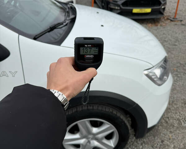 Белый Рено Сандеро, объемом двигателя 0.9 л и пробегом 65 тыс. км за 10000 $, фото 26 на Automoto.ua