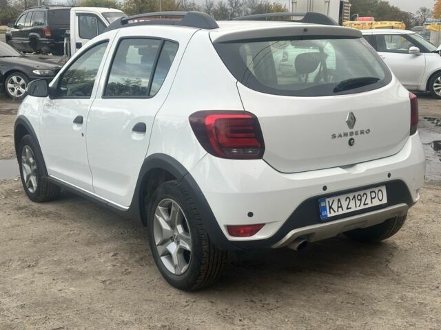 Белый Рено Сандеро, объемом двигателя 0.9 л и пробегом 100 тыс. км за 8999 $, фото 2 на Automoto.ua