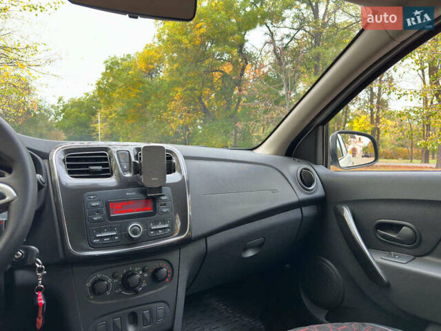 Рено Сандеро 2021 в Запорожье на Automoto.ua Белый Рено Сандеро, объемом двигателя 1 л и пробегом 99 тыс. км за 7999 $, фото 17 на Automoto.ua