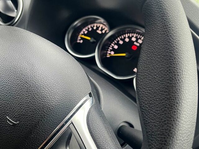 Белый Рено Сандеро, объемом двигателя 1.5 л и пробегом 37 тыс. км за 13500 $, фото 11 на Automoto.ua