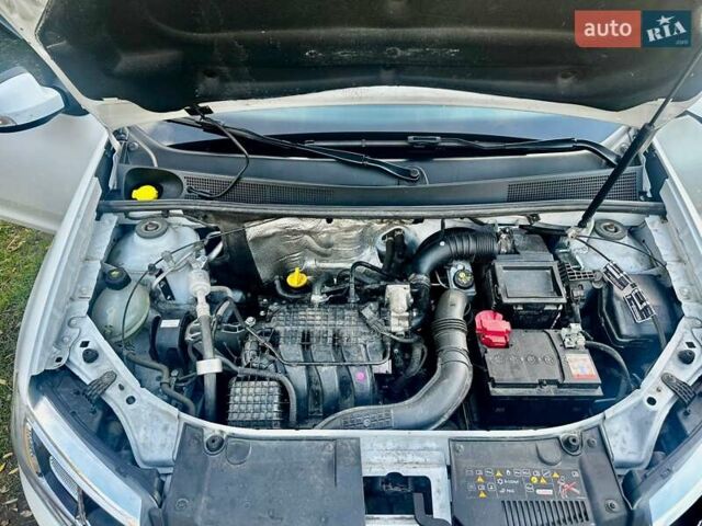 Білий Рено Сандеро, об'ємом двигуна 0.9 л та пробігом 53 тис. км за 9600 $, фото 16 на Automoto.ua