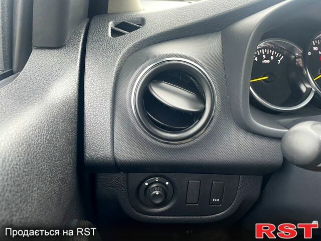 Белый Рено Сандеро, объемом двигателя 1.5 л и пробегом 37 тыс. км за 13500 $, фото 12 на Automoto.ua