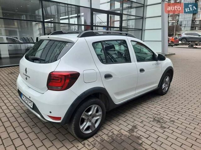 Белый Рено Сандеро, объемом двигателя 0.9 л и пробегом 108 тыс. км за 9999 $, фото 5 на Automoto.ua