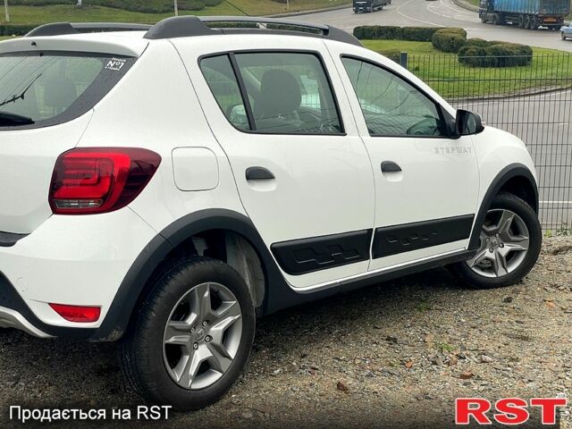 Белый Рено Сандеро, объемом двигателя 1.5 л и пробегом 37 тыс. км за 13500 $, фото 1 на Automoto.ua