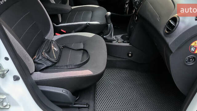 Белый Рено Сандеро, объемом двигателя 0.9 л и пробегом 52 тыс. км за 10999 $, фото 16 на Automoto.ua