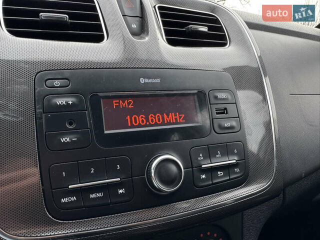 Белый Рено Сандеро, объемом двигателя 0.9 л и пробегом 65 тыс. км за 10000 $, фото 15 на Automoto.ua