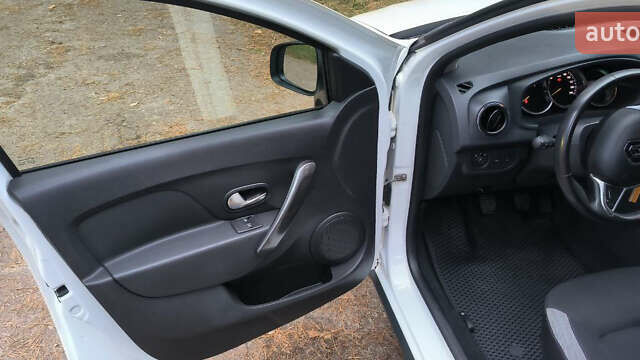 Белый Рено Сандеро, объемом двигателя 0.9 л и пробегом 52 тыс. км за 10999 $, фото 19 на Automoto.ua