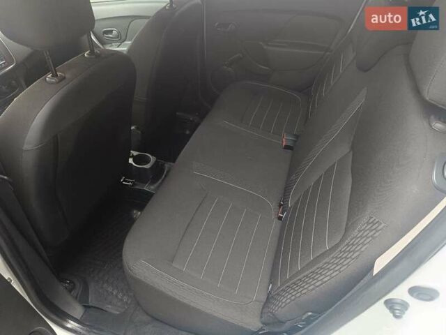 Білий Рено Сандеро, об'ємом двигуна 1 л та пробігом 21 тис. км за 7300 $, фото 7 на Automoto.ua