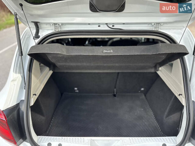 Белый Рено Сандеро, объемом двигателя 1.46 л и пробегом 75 тыс. км за 10800 $, фото 15 на Automoto.ua