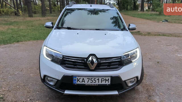 Белый Рено Сандеро, объемом двигателя 0.9 л и пробегом 52 тыс. км за 10999 $, фото 1 на Automoto.ua