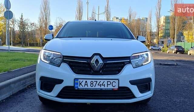 Белый Рено Сандеро, объемом двигателя 0.9 л и пробегом 45 тыс. км за 8300 $, фото 6 на Automoto.ua