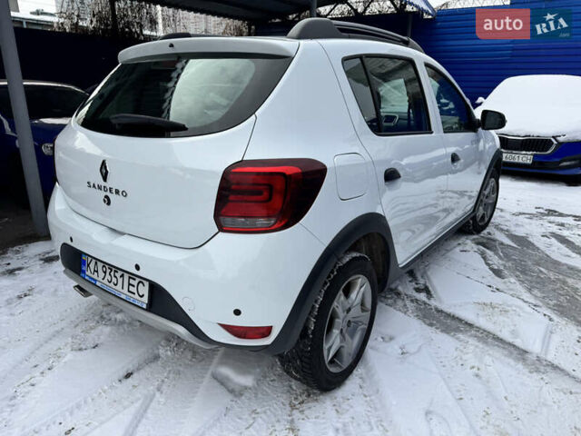 Белый Рено Сандеро, объемом двигателя 1.46 л и пробегом 89 тыс. км за 12048 $, фото 3 на Automoto.ua