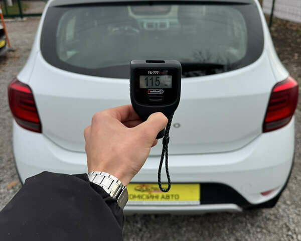 Белый Рено Сандеро, объемом двигателя 0.9 л и пробегом 65 тыс. км за 10000 $, фото 22 на Automoto.ua